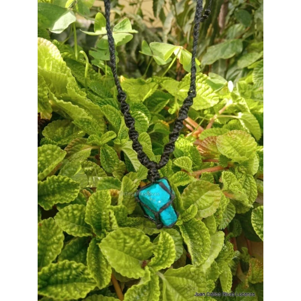 Peruvian necklace woven in macrame thread and natural top stone rain at night